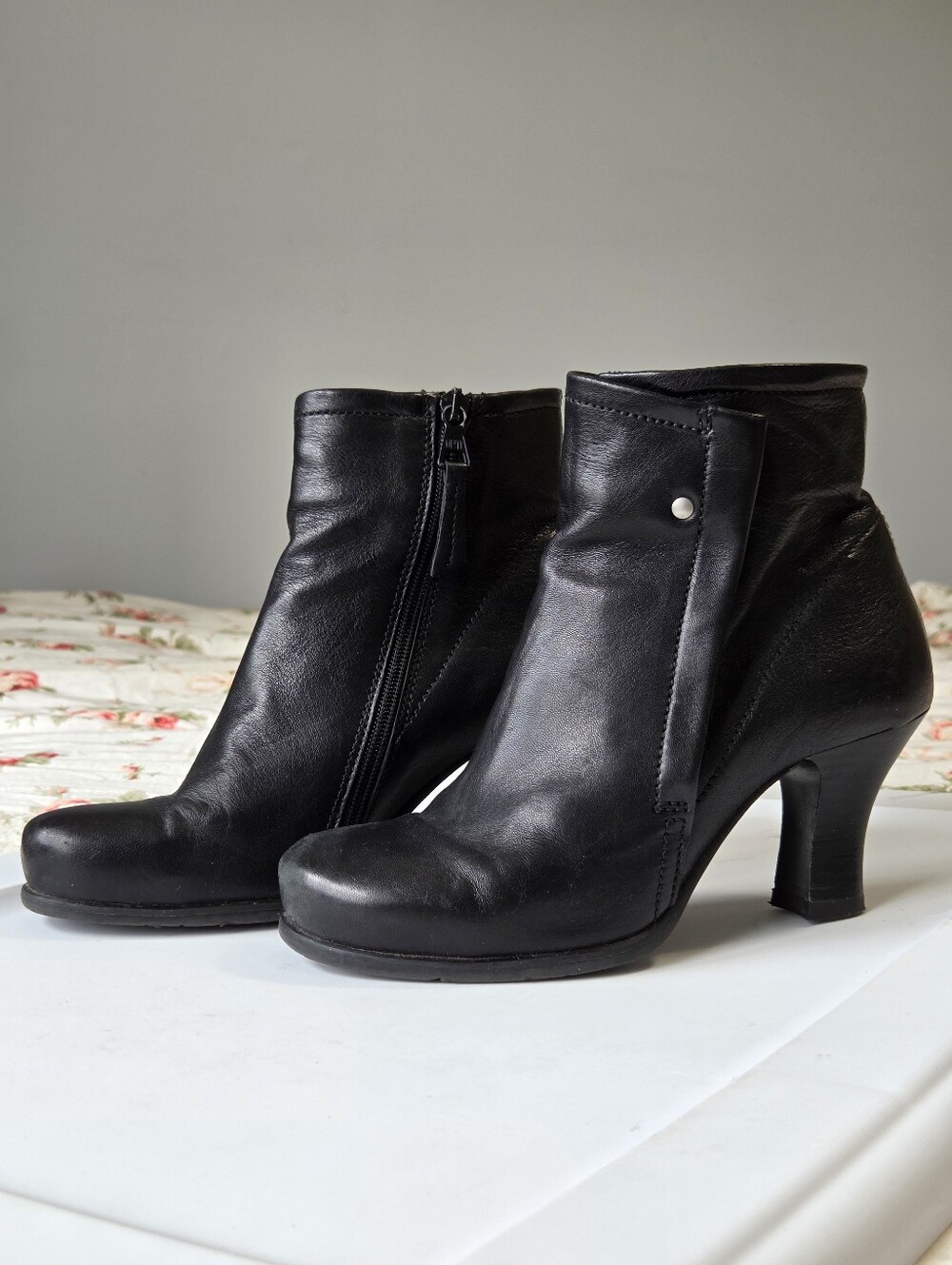 Miz Mooz Fox Black Leather Heeled Ankle Bootie Draped Panel Snap Detail EU 37